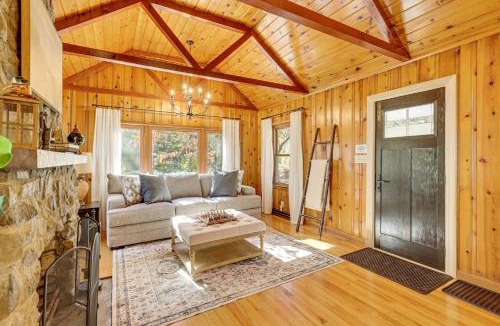 Cuyahoga Falls House | Trails, Wine & Events! Cuyahoga Falls Retreat