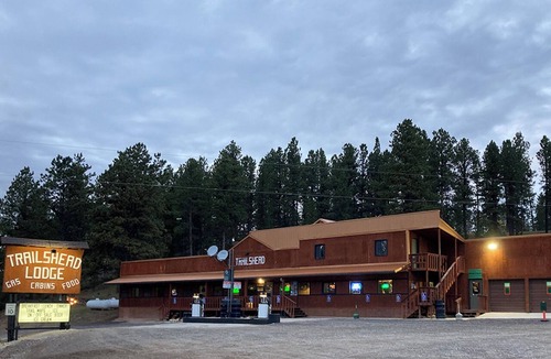 Deadwood Cabin | Trailshead Lodge Cabin 1