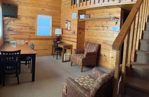 Deadwood Cabin | Trailshead Lodge Cabin 1