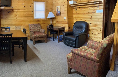 Deadwood House | Trailshead Lodge - Cabin 6
