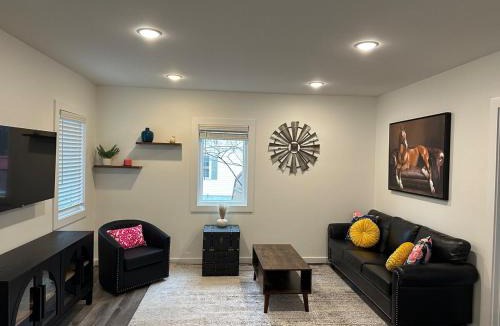 Farmville House | Trailside 2BR Cottage Walk Downtown Greenfront