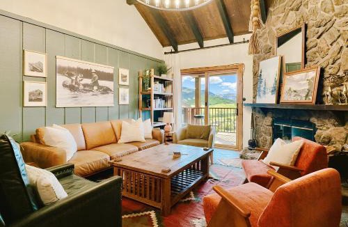 Mount Crested Butte Apartment | Trailside 3BR Top-Floor Views and Sauna