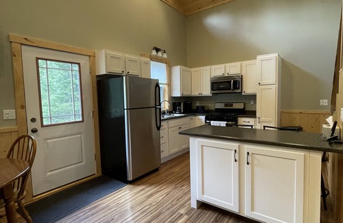 Pittsburg House | Trailside at Middle Pond