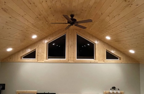 Pittsburg House | Trailside at Middle Pond