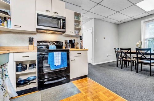 Schwenksville Cottage | Trailside Bliss: BIG House