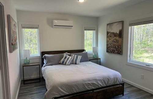 Farmville House | Trailside Cottage Spacious 2BR Near Greenfront