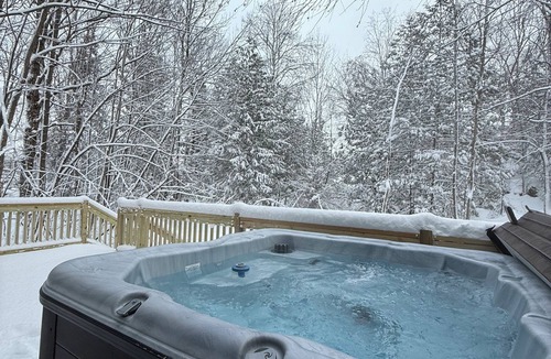 Bessemer Ski Chalet | Trailside Home on Powderhorn Mountain with A Sauna and Hot Tub