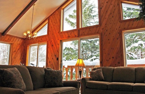 Bessemer Ski Chalet | Trailside Home on Powderhorn Mountain with A Sauna and Hot Tub