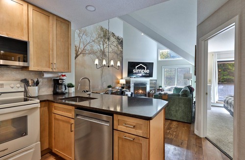 Killington Condo | Trailside Loft at Pico | Ski-In/Out Condo w/Loft + 2BR | Steps to Lift