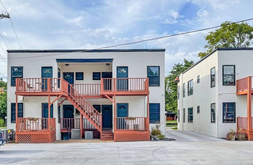 Maple Ridge Apartment | Trailside Retreat in the City