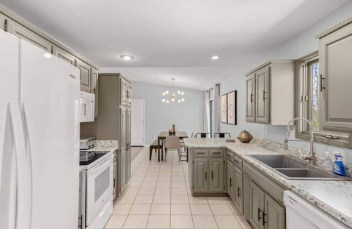 Bella Vista House | Trailside Retreat w/Fire Pit & Garage