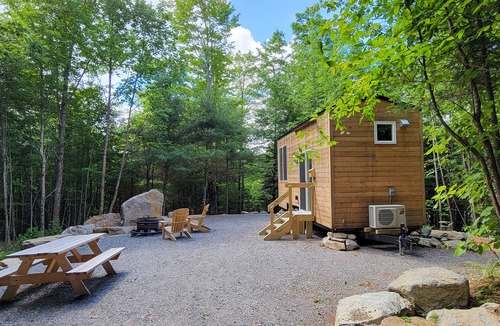 Dorchester Apartment | Trailside Stays - Tiny House in the Woods-Escape to Nature. Snow Owl