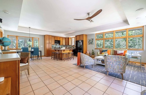 Shadow Mountain House | Trailside Suite with Jetted Tub