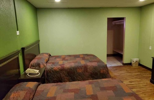 Fairview Heights Hotel | Trailway Motel