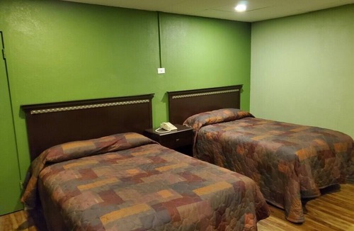 Fairview Heights Hotel | Trailway Motel