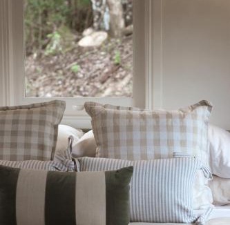 Alstonvale Apartment | Train Carriage Tiny Home in the Byron Hinterland