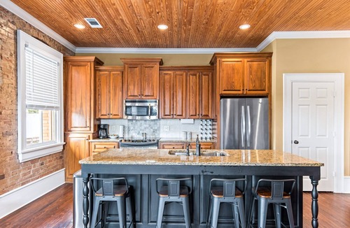 Natchez Condo | Train Depot | 2/1.5 | Heart of Downtown | Washer/Dryer