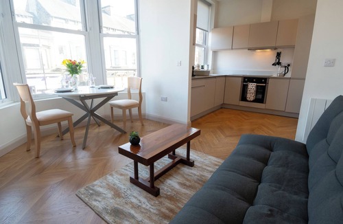 Harrogate City Centre Apartment | Train Station View - Harrogate Center