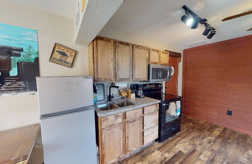 Neosho Apartment | Train Themed Accommodations Near Neosho Square! Side B