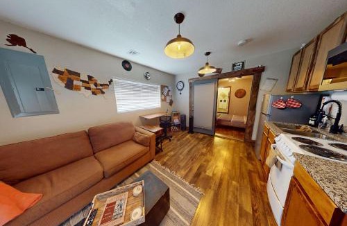 Neosho Apartment | Train Themed Hobo Hideaway Near City Square