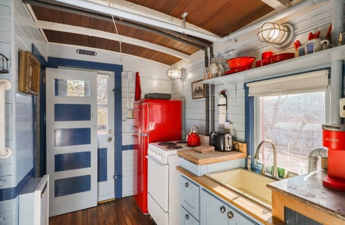 Palmer Cottage | Trainmaster's Inn - Caboose