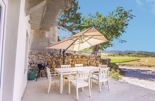 Villeseque-des-Corbieres Apartment | Tranquil Stay in Villesèque