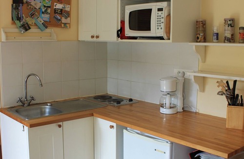 Saint-Antonin Noble Val Apartment | Tranquil studio with private pool- 5 mins walk to stunning medieval village!