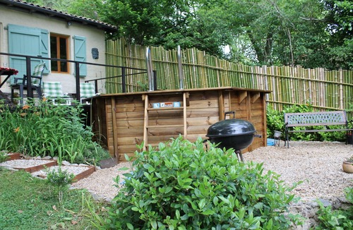 Saint-Antonin Noble Val Apartment | Tranquil studio with private pool- 5 mins walk to stunning medieval village!