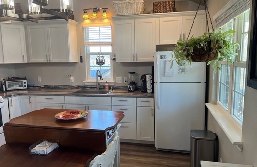 Grove House | Tranquil 1 bed cabin w 27 ft deck overlooking beautiful Grand Lake in Grove OK