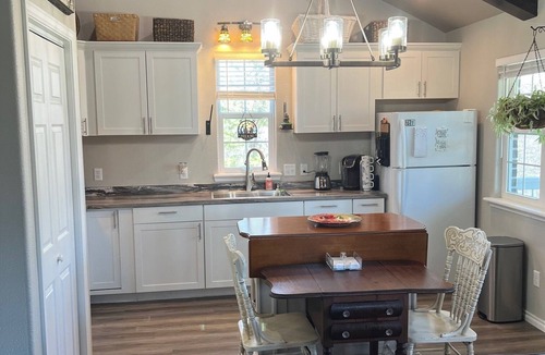Grove House | Tranquil 1 bed cabin w 27 ft deck overlooking beautiful Grand Lake in Grove OK