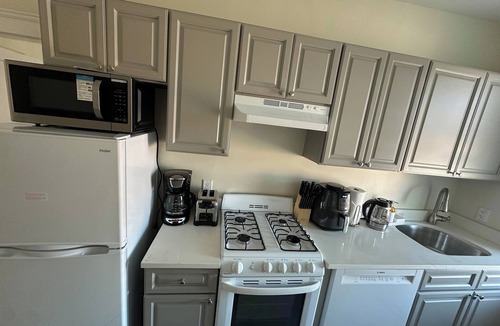 North Brookline Apartment | Tranquil 1-bedroom apartment with AC in charming Brookline - 11#6