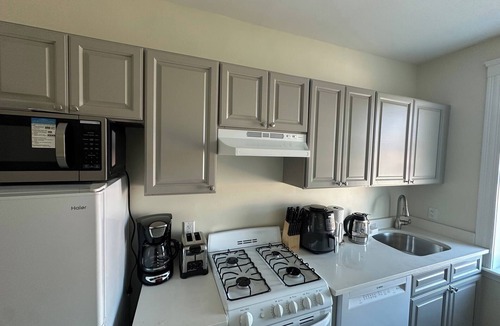 North Brookline Apartment | Tranquil 1-bedroom apartment with AC in charming Brookline - 11#6