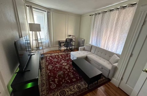 North Brookline Apartment | Tranquil 1-bedroom apartment with AC in charming Brookline - 11#6