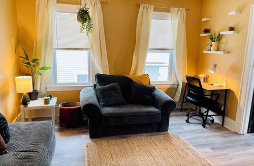 Waukegan Apartment | Tranquil 1-bedroom apartment near Navy Base in charming Waukegan