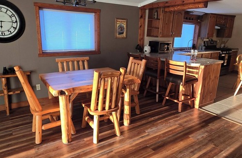 Sanford House | Tranquil 1-bedroom Cabin on Beautiful Sanford Lake!