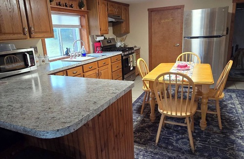 Sanford House | Tranquil 1-bedroom Cabin on Beautiful Sanford Lake!