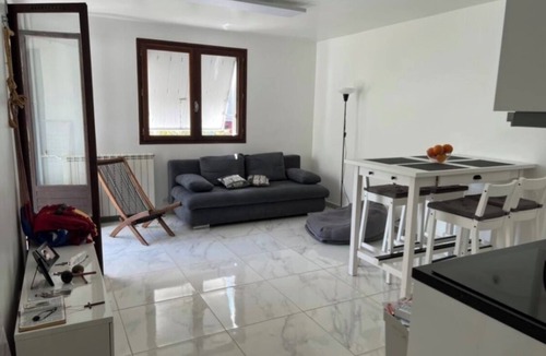 Les Cevennes Apartment | Tranquil 1-bedroom apartment in Montpellier with WiFi