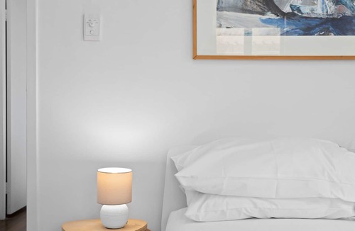 Stafford Heights House | Tranquil 2-Bed House with Spacious Backyard & Deck