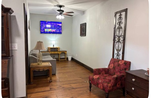 Vernon Apartment | Tranquil 2-bedroom apartment next to Orbison Park