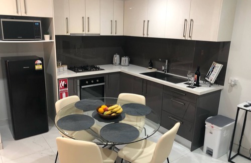 Campbelltown House | Tranquil 2 bedroom flat with private courtyard