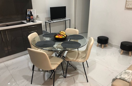 Campbelltown House | Tranquil 2 bedroom flat with private courtyard