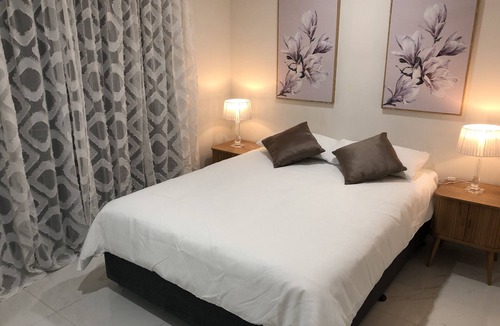 Campbelltown House | Tranquil 2 bedroom flat with private courtyard