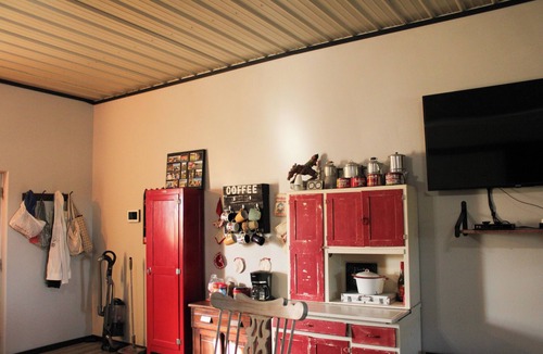 Oxford Cabin | Tranquil 2-bedroom cabin with AC near charming Oxford