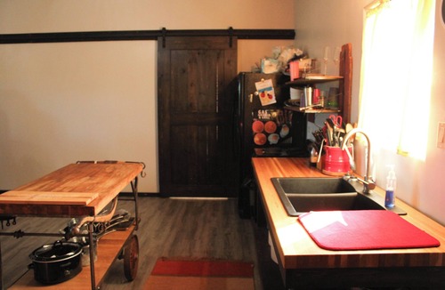 Oxford Cabin | Tranquil 2-bedroom cabin with AC near charming Oxford