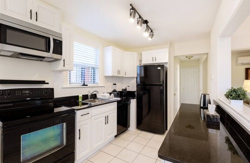 Briar Hill - Belgravia House | Tranquil 2-bedroom house in Central Toronto with 1 Parking
