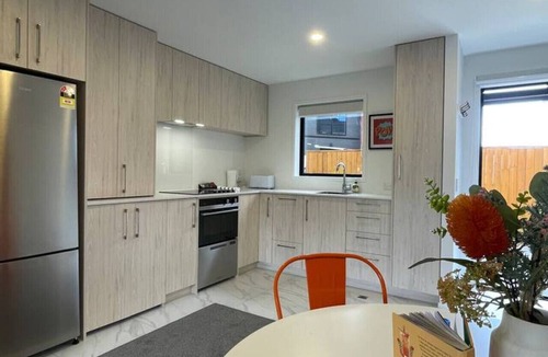 Henderson Apartment | Tranquil 2BR House on Te Kanawa Crescent