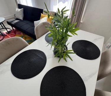 Bensham Manor Apartment | Tranquil 2BR in Thornton Heath