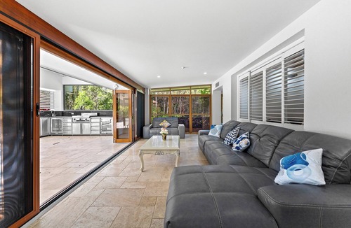 Chandler House | Tranquil 2Ha Escape: 5BD Home + Pool & Play Area