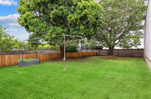 Nundah Apartment | Tranquil 3-Bed Family Home with Spacious Backyard