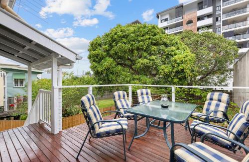 Nundah House | Tranquil 3-Bed Family Home with Spacious Backyard